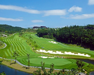 여름에 찍은 충주 킹스데일CC 전경